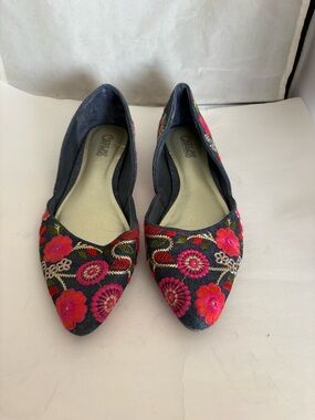 Carlos Santana Navy Floral Embroidered Pointed-Toe Flats 8